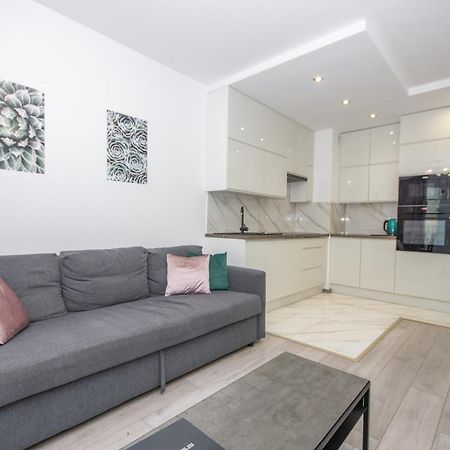 Inpoint Zablocie Modern Apartments For Work&Travel Краків Екстер'єр фото