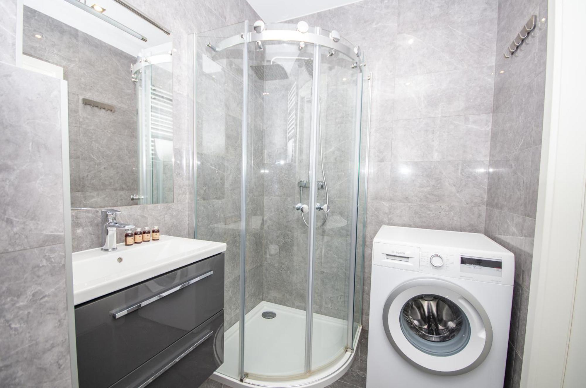 Inpoint Zablocie Modern Apartments For Work&Travel Краків Екстер'єр фото