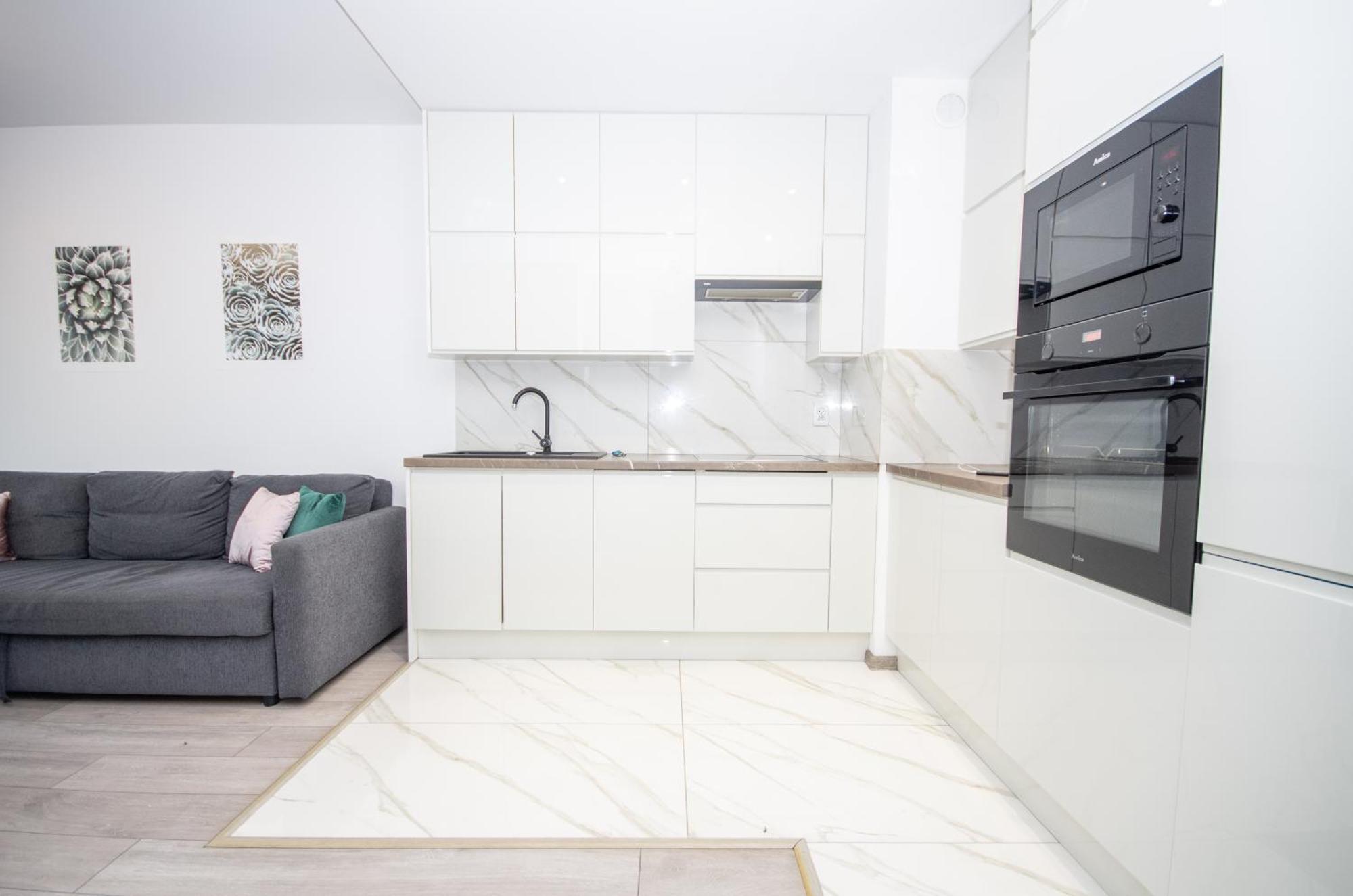 Inpoint Zablocie Modern Apartments For Work&Travel Краків Екстер'єр фото