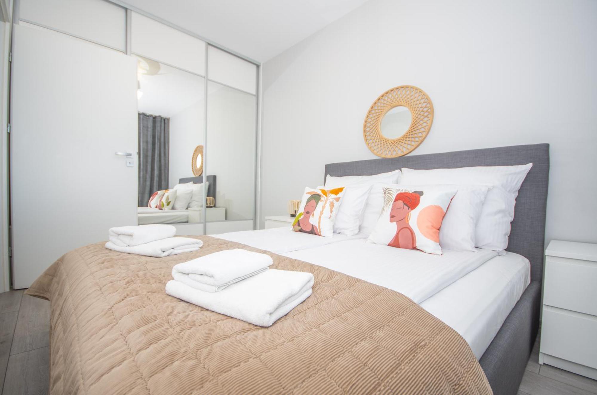 Inpoint Zablocie Modern Apartments For Work&Travel Краків Екстер'єр фото