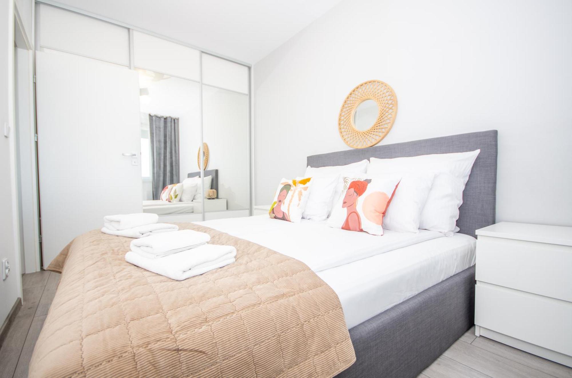 Inpoint Zablocie Modern Apartments For Work&Travel Краків Екстер'єр фото
